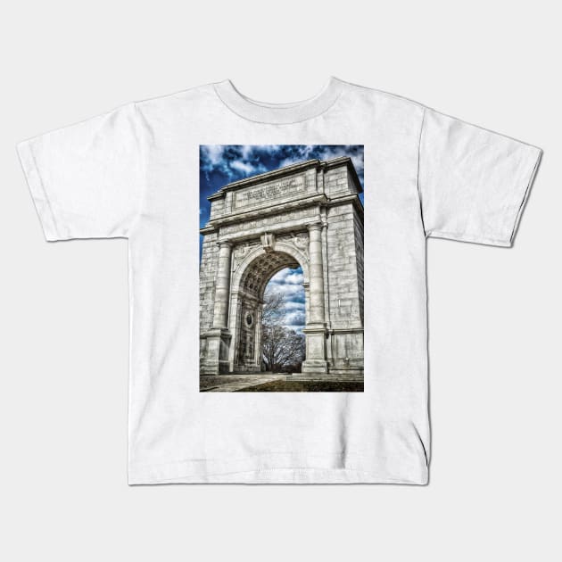 Valley Forge Memorial Arch Kids T-Shirt by JimDeFazioPhotography